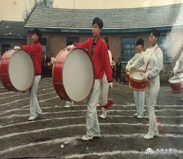 中学校园足球比赛喜报,通化市胜利小学足球赛