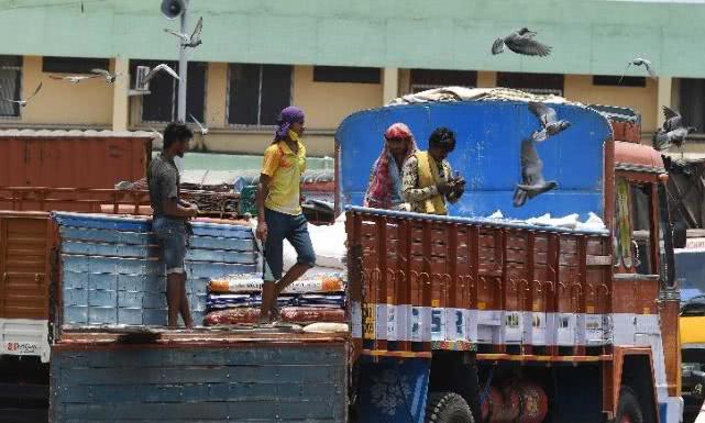 印度买25吨洋葱,印度男子批发洋葱
