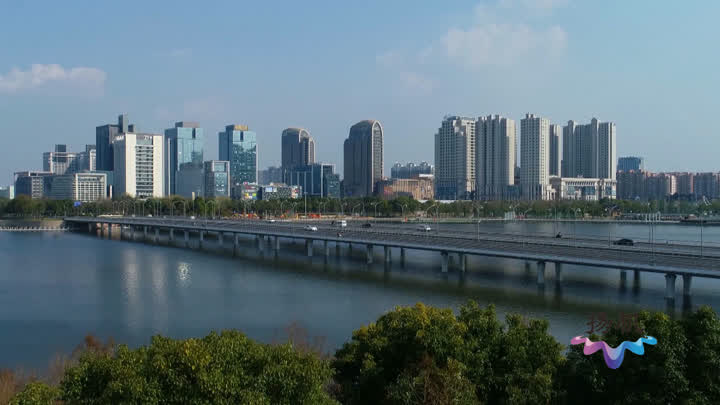 邗江区：“药片+芯片”齐发力战略新兴产业引领一季度工业经济开门红