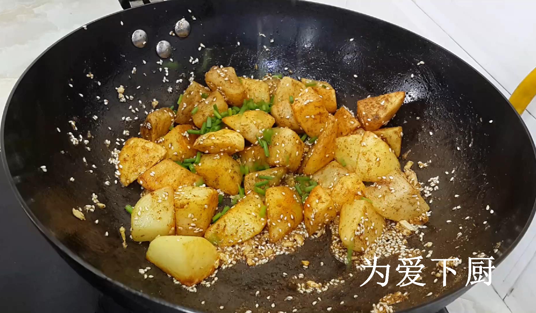 土豆煮三分钟大人小孩儿都爱吃,土豆蒸熟怎么吃好吃