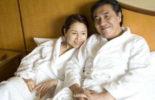 中年怎样才能让夫妻感情变好,到了绝经期吃什么药调理