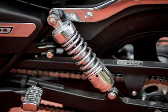 1.68万元的国产太子车,造型经典,250cc水冷引擎,极速114