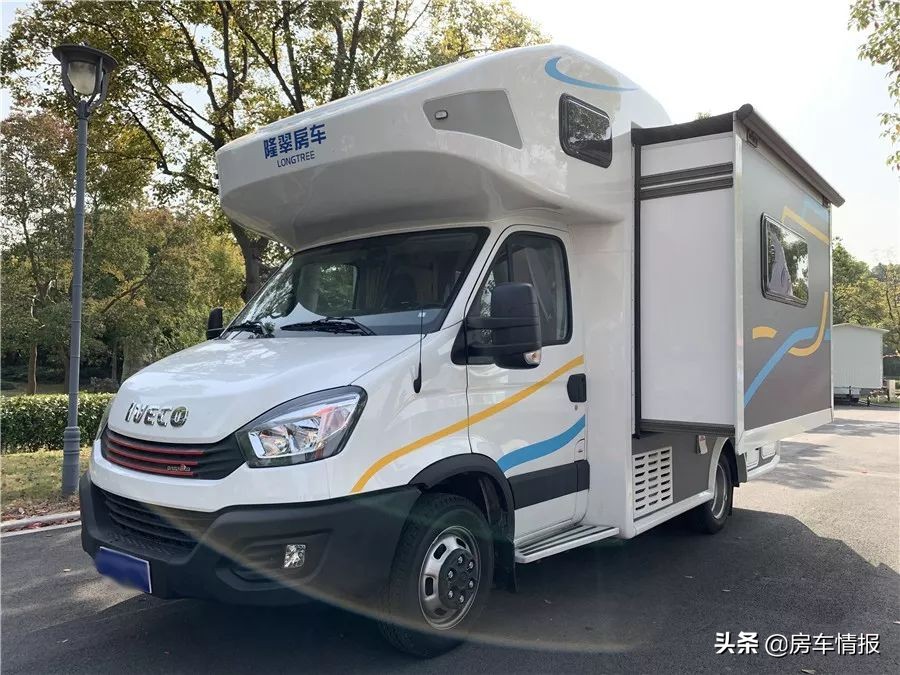 超实用超时髦的大容量房车,适合一家七口出行的四驱房车