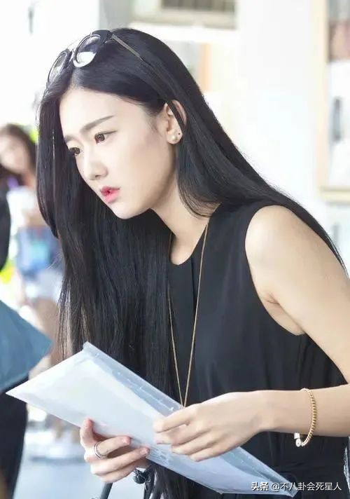 95后小花遭群嘲,95后小花琼瑶式落泪