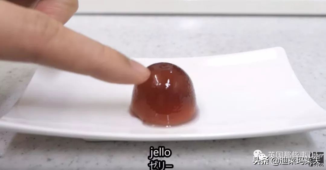 他用攒了一年的指甲，给女友做一个戒指？？这？