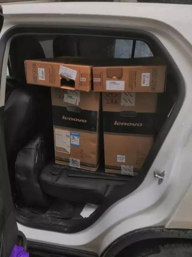 与时间赛跑,为生命逆行,星夜兼程奔向武汉