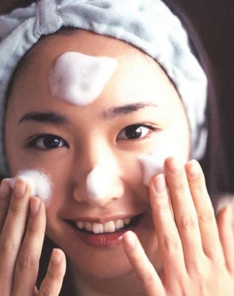 皮肤去角质层用什么方法,没有去角质产品怎么给皮肤去角质