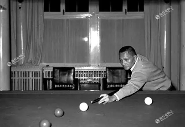 今天他115岁了，*小平邓**人生的40个瞬间