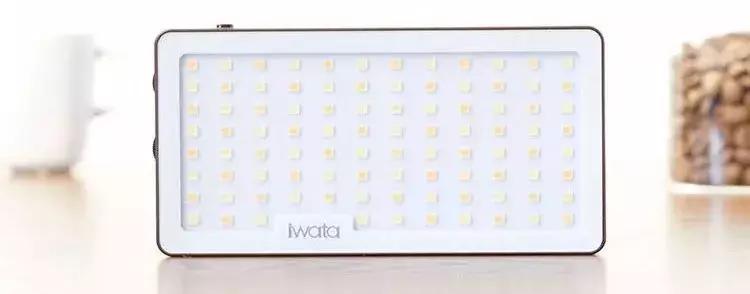 这款小LED灯火了！为何它是摄影师的最爱？