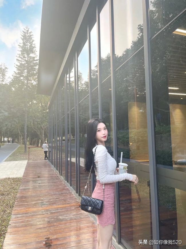 印花蝴蝶包臀吊带裙微胖穿搭,法式吊带连衣裙气质穿搭