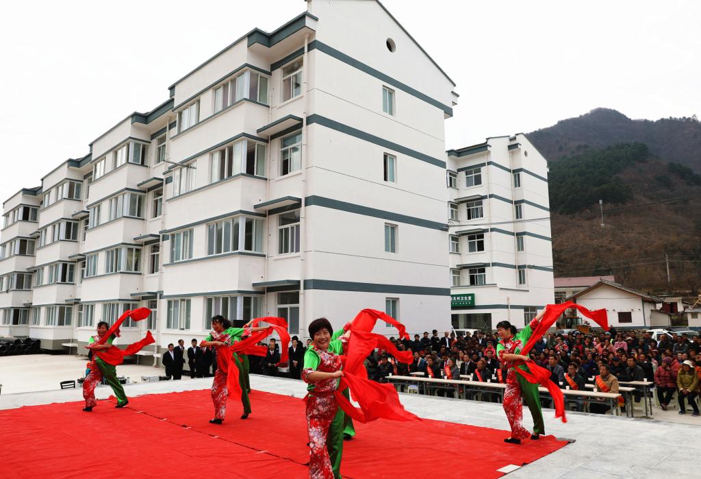 郭青：新社区工厂开辟安康可持续脱贫新天地