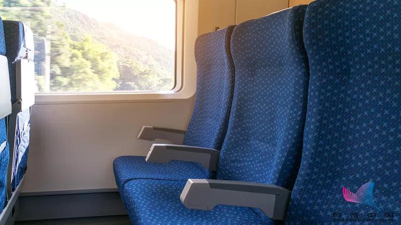 为什么火车座位是面对面动车朝前,火车和高铁换乘为什么座位不一样