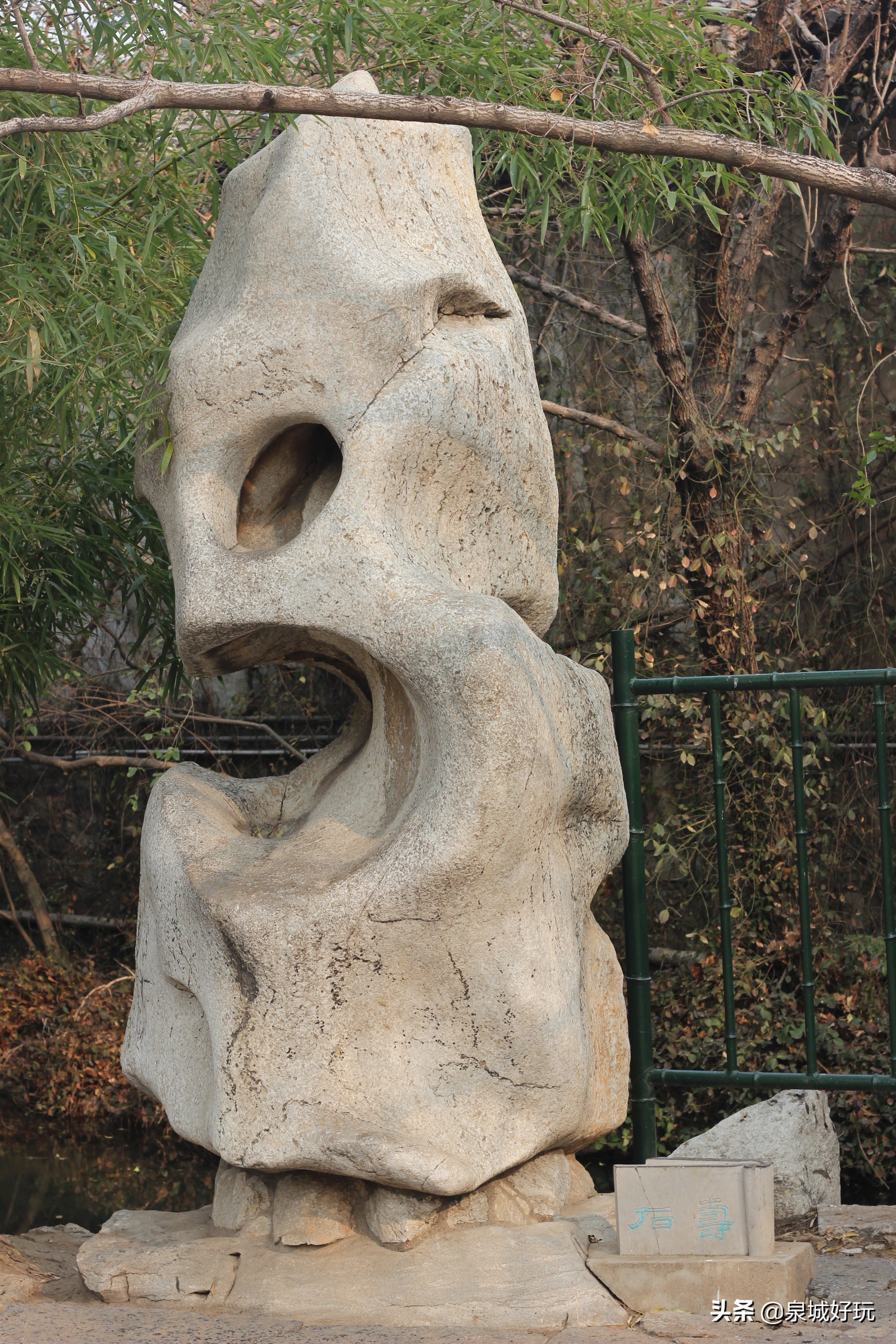 农民捡到一块奇石卖了1万块,农民挖出文物上交获8500元