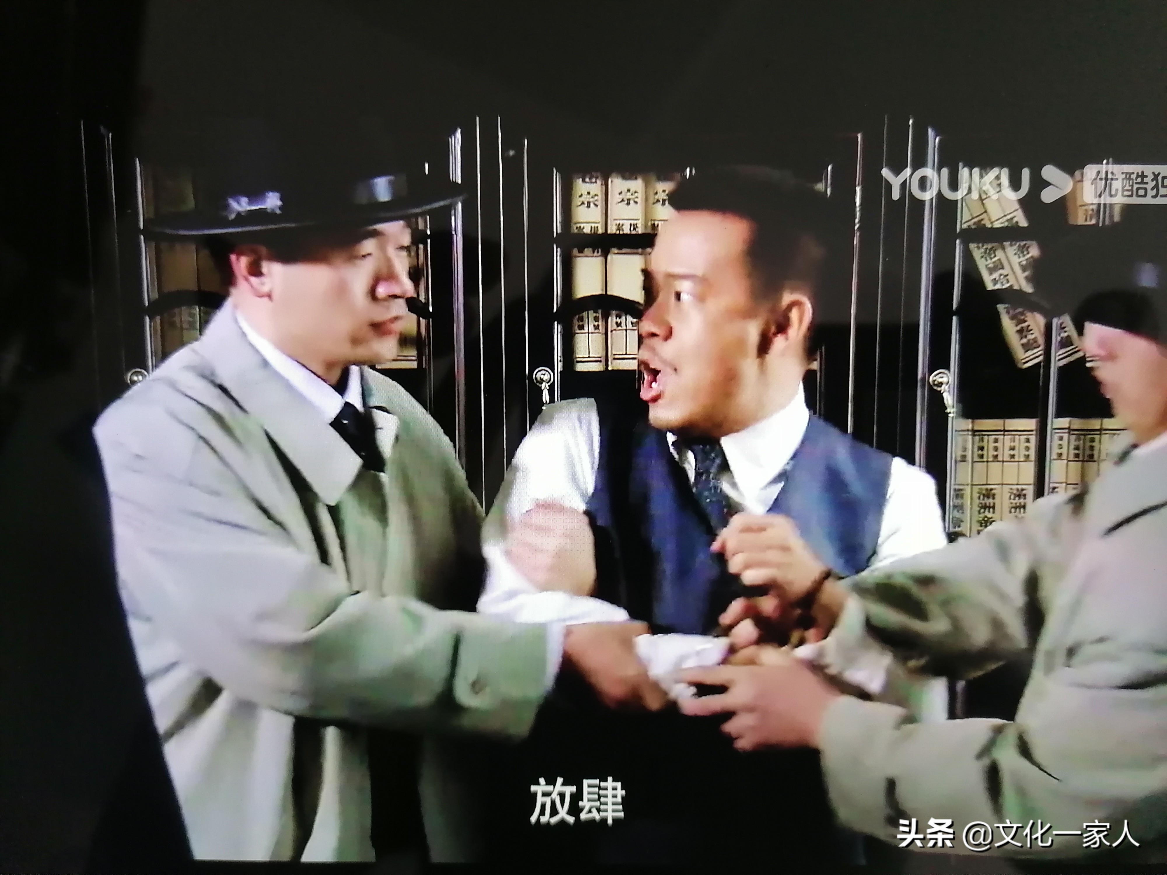 《悬崖》：一场敌中有我，我中有敌，斗智斗勇命悬一线的生死较量