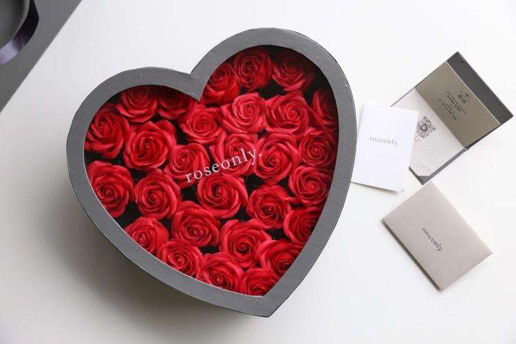 女孩子到底喜欢什么礼物，直男七夕保命指南