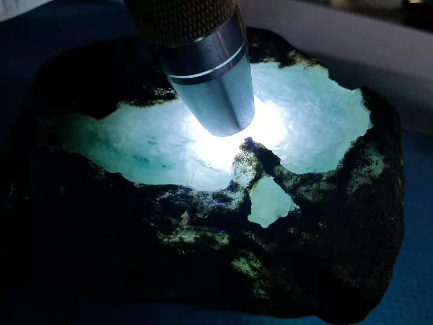 翡翠原石是根据什么开窗的,老缅翡翠原石交易