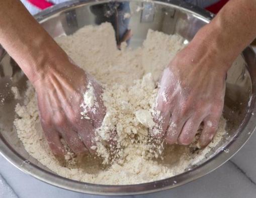 油条膨松剂做出的油条发硬,油条面粉做出来的油条凉了发硬