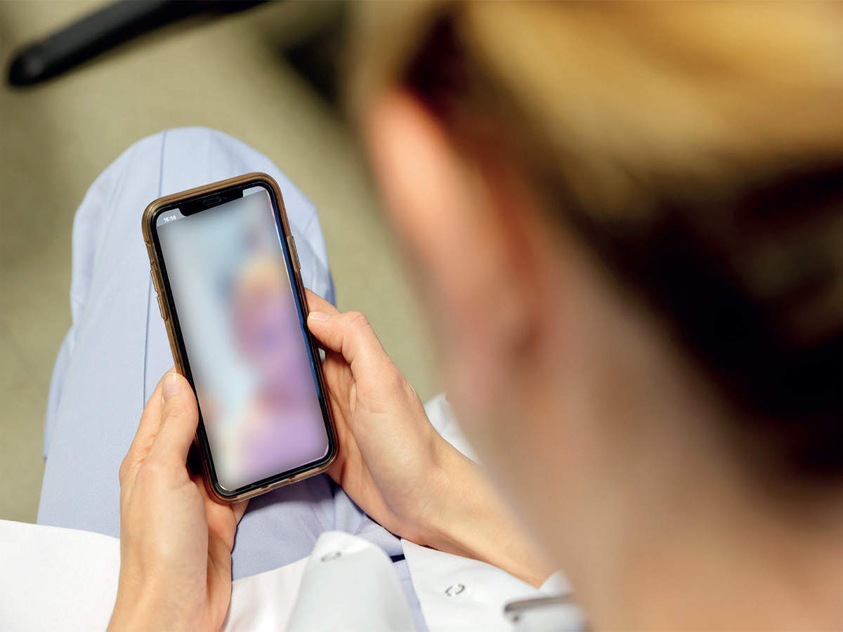 看傻!性感美女秒变胡茬大汉,警方为了劝大家不要裸聊有多努力?