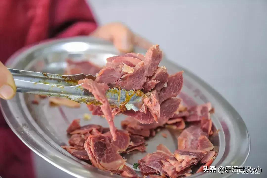 水塔街羊肉串卷饼,武汉江汉路水塔街卷饼