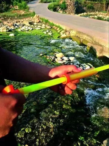 好好一把水枪,怎么把孩子的手划伤,还缝了5针?这样的绝不能买