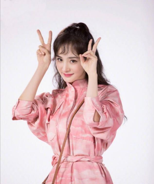 减龄发型丸子头女2020流行发型,什么发型半扎丸子头减龄