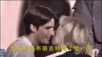 法国总统真Man！跟大25岁老婆出海频繁秀肌肉，布丽吉特一脸漠然