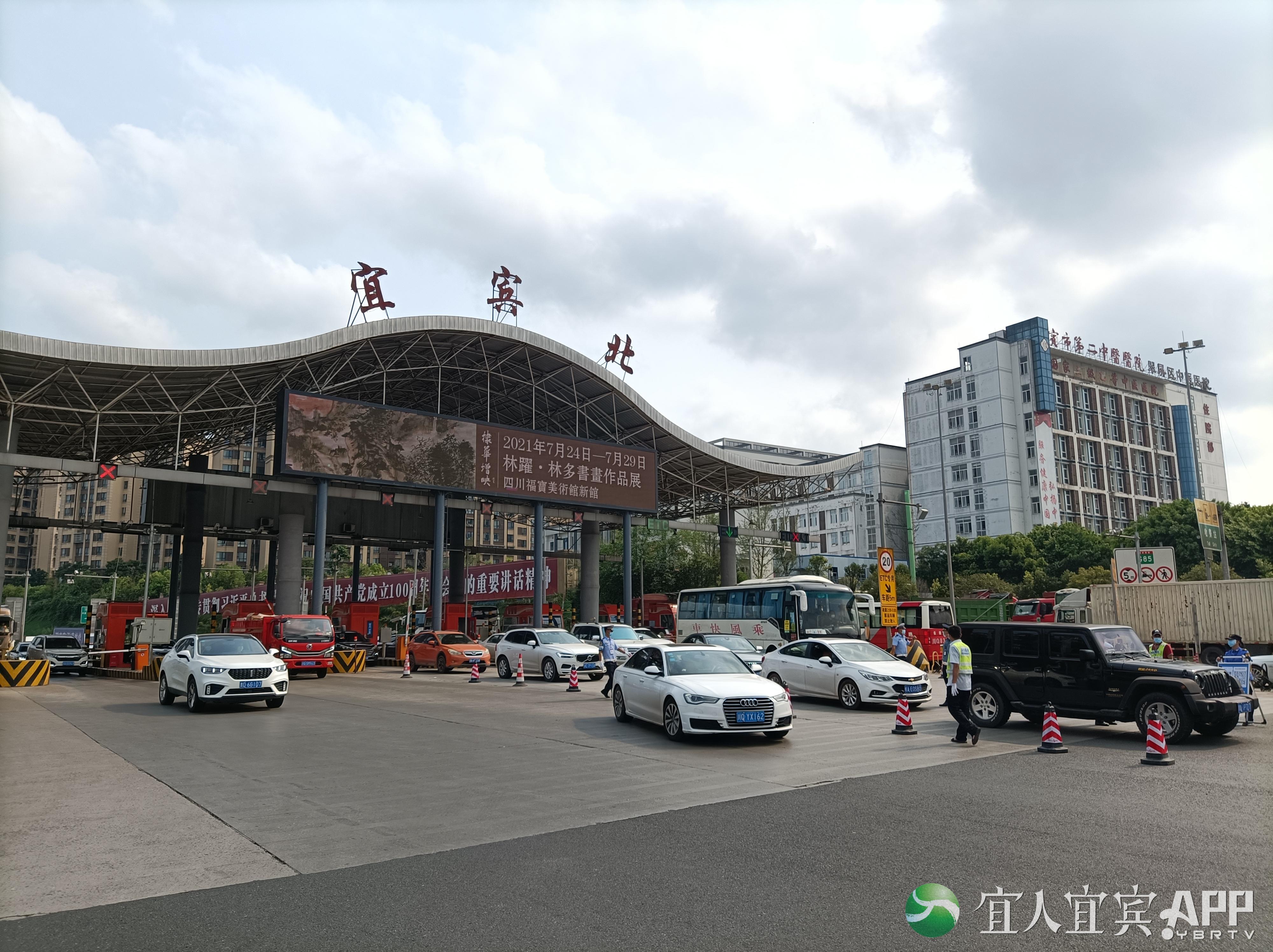 疫情防控不放松交警路面检查,防疫不松懈视频