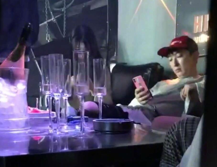 王思聪逛夜店消费30万,*牙虎**神豪包场花45万,但校长赢在格局?