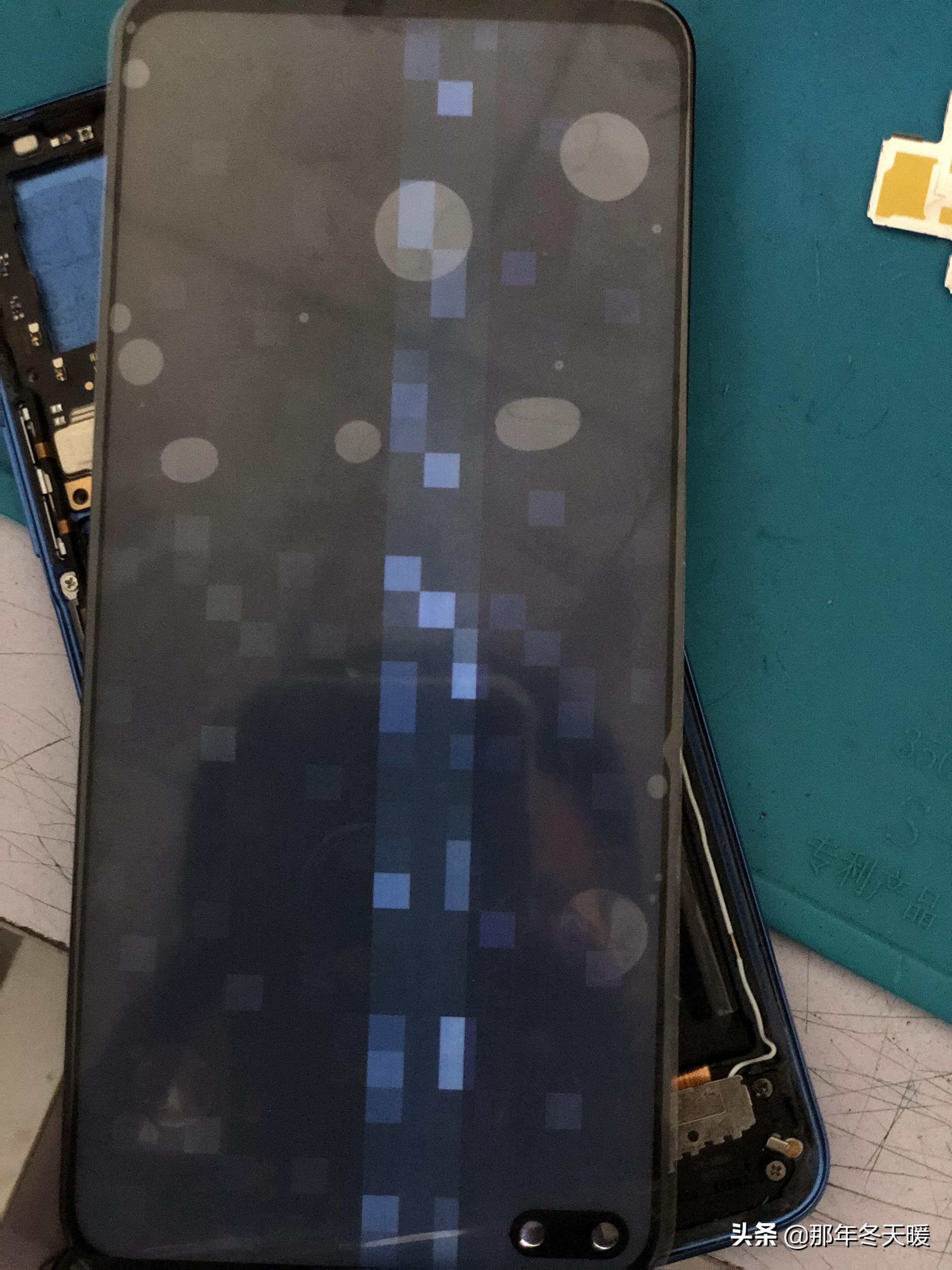 荣耀x30进水开机花屏,荣耀v30进水好拆吗