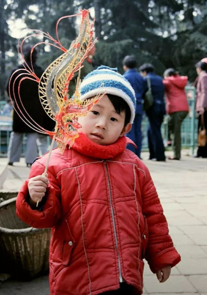 九张反映过年气氛的照片,百张罕见的过年老照片这才是年味