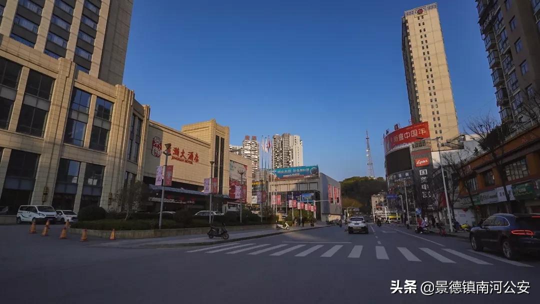 疫情之下纪实摄影,疫情镜头下的生活瞬间