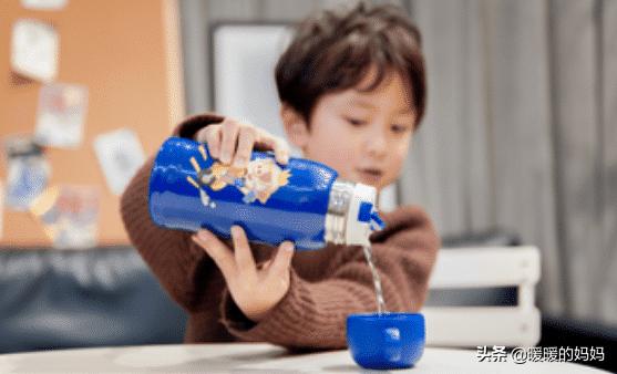 央视新闻保温杯变索命杯毒水,央视报保温杯变成夺命杯品牌