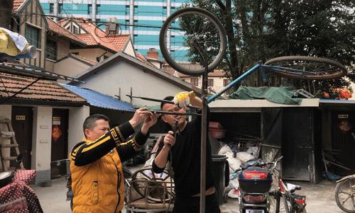 素希艺术：“僵尸自行车”飞上彩虹涂鸦？给废品点颜色看看！