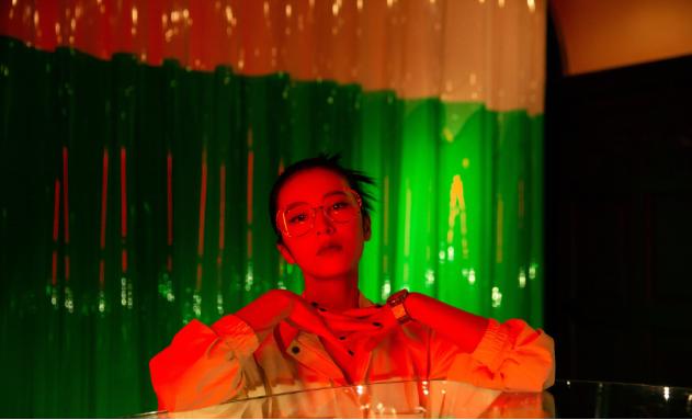 想与时尚并肩而行，不妨向周雨彤学习白色穿搭，让你美的与众不同