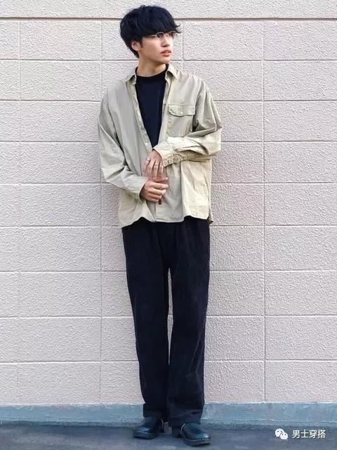 复古「圆形眼镜」当道?戴上透明黑色琥珀眼镜增添「轻复古」印象