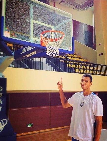 乔丹扣碎篮板大合集,乔丹扣碎篮板全场录像