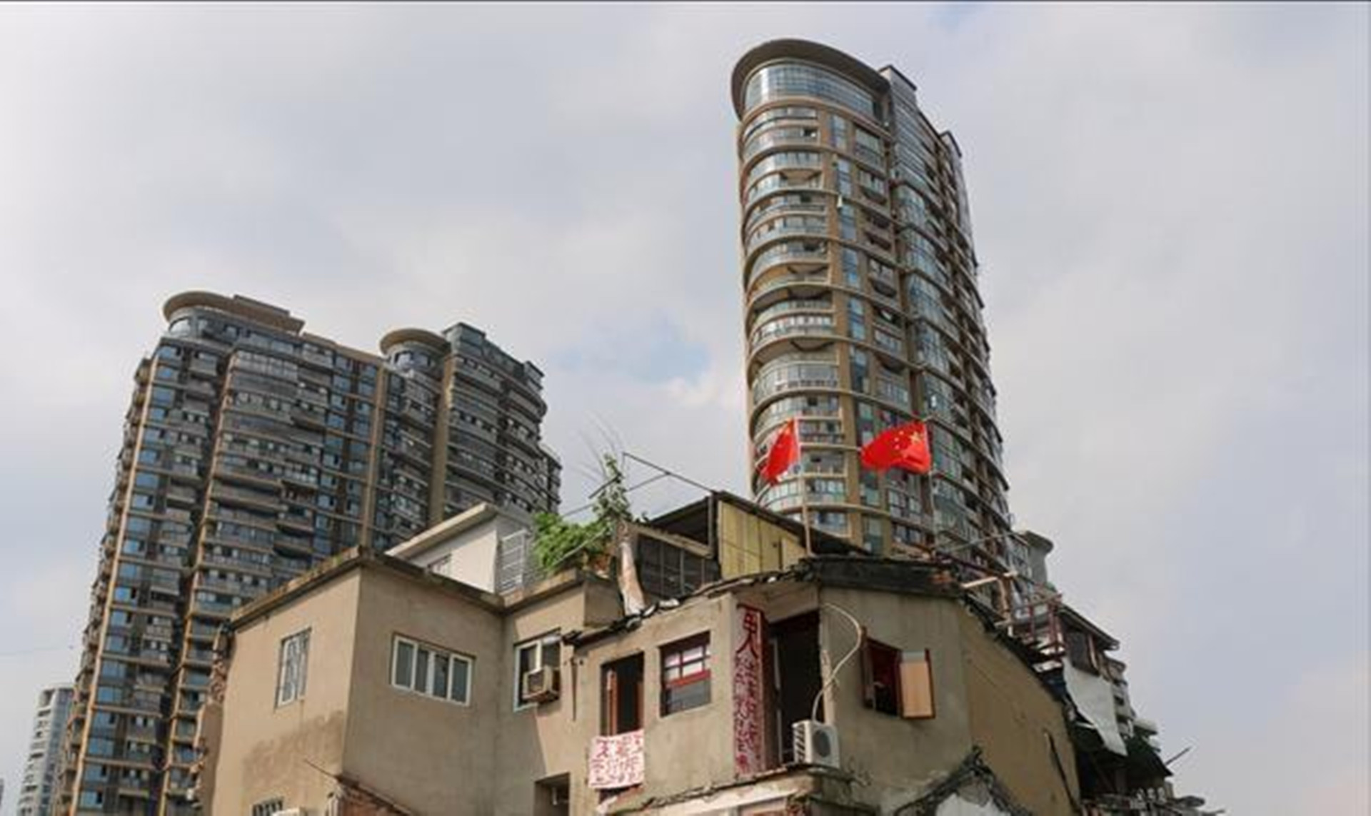 中国最贪心钉子户坚守16年拆迁3亿,中国最牛钉子户给88亿也不拆