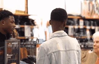 93岁奶奶恶搞27岁孙子一夜爆红！1300万网友实力围观：奶奶太坑了