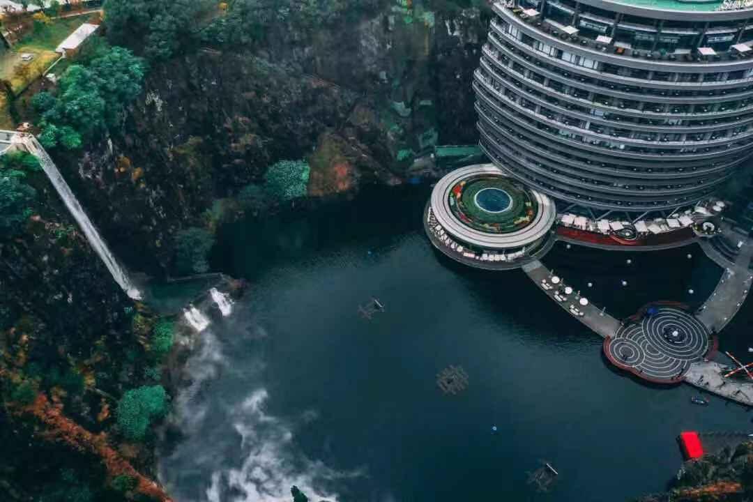 上海佘山世茂深坑全景,上海世茂深坑秘境主题乐园