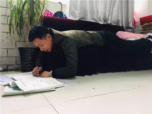 阜阳九中的张杰老师，你火了！但实在让人心疼…