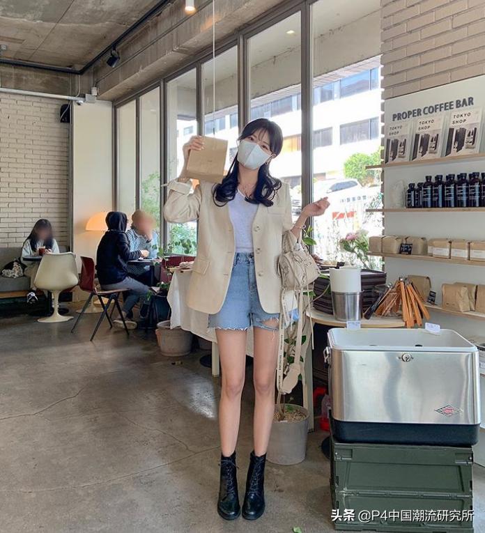 牛仔短裤怎么穿才好看,牛仔短裤就要穿这样的舒适又显瘦