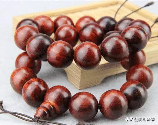 小叶紫檀与大红酸枝的区别,小叶紫檀和大红酸枝手串区别