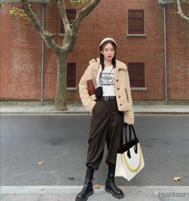 羊羔毛外套会显得很廉价吗,羊羔毛羽绒服是不是显得廉价