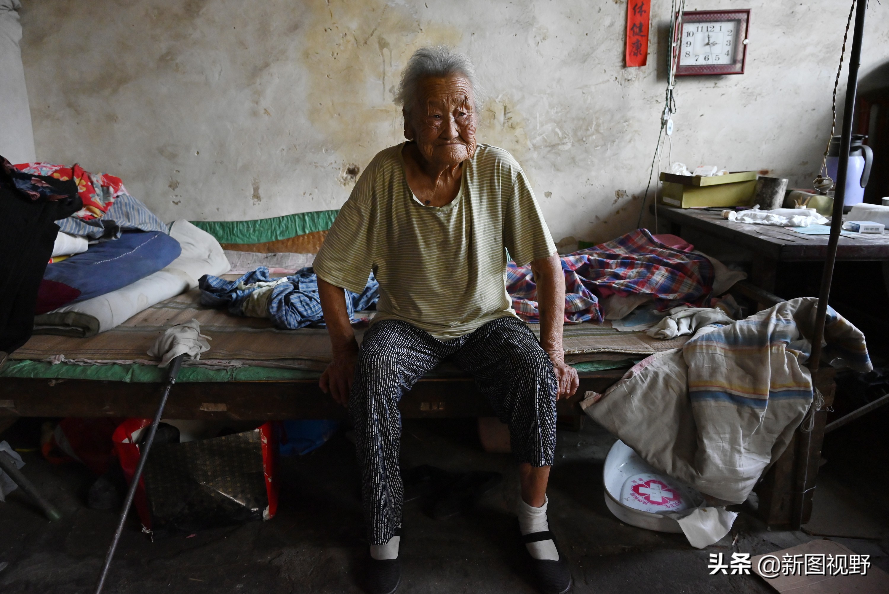 77岁儿子谈长寿经验,100岁母亲插话说出生活秘诀,极具人生智慧