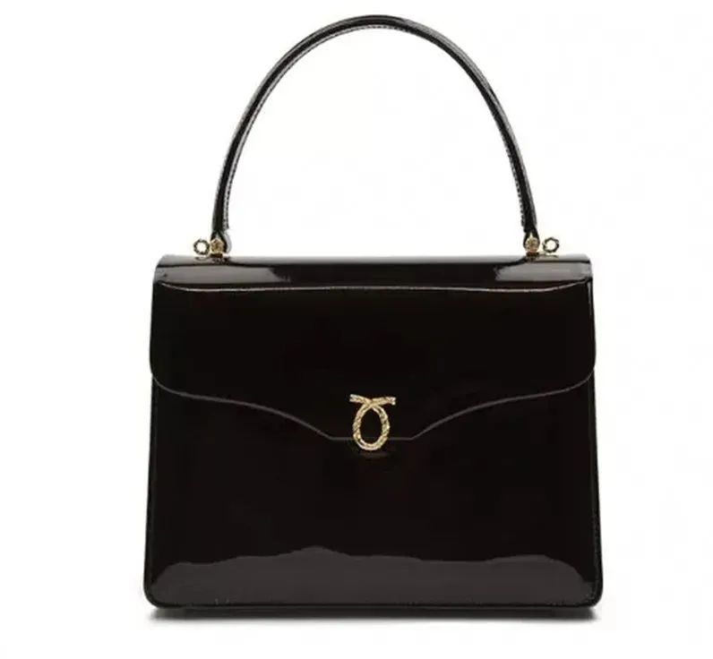 英国女王拿过的包包,英国伊丽莎白女王二世包包