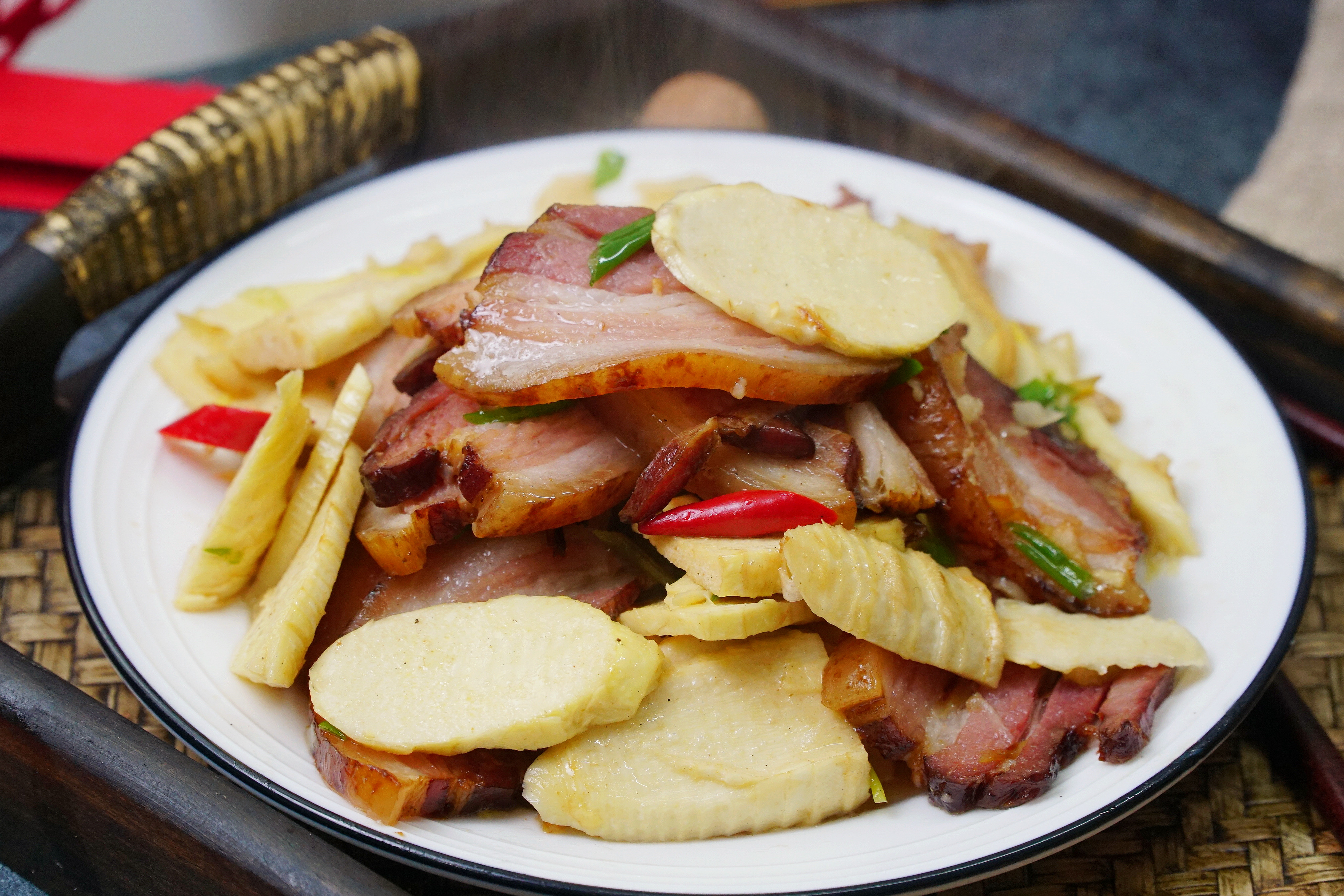 腊肉要怎么炒才好,腊肉要怎么炒才能保持久