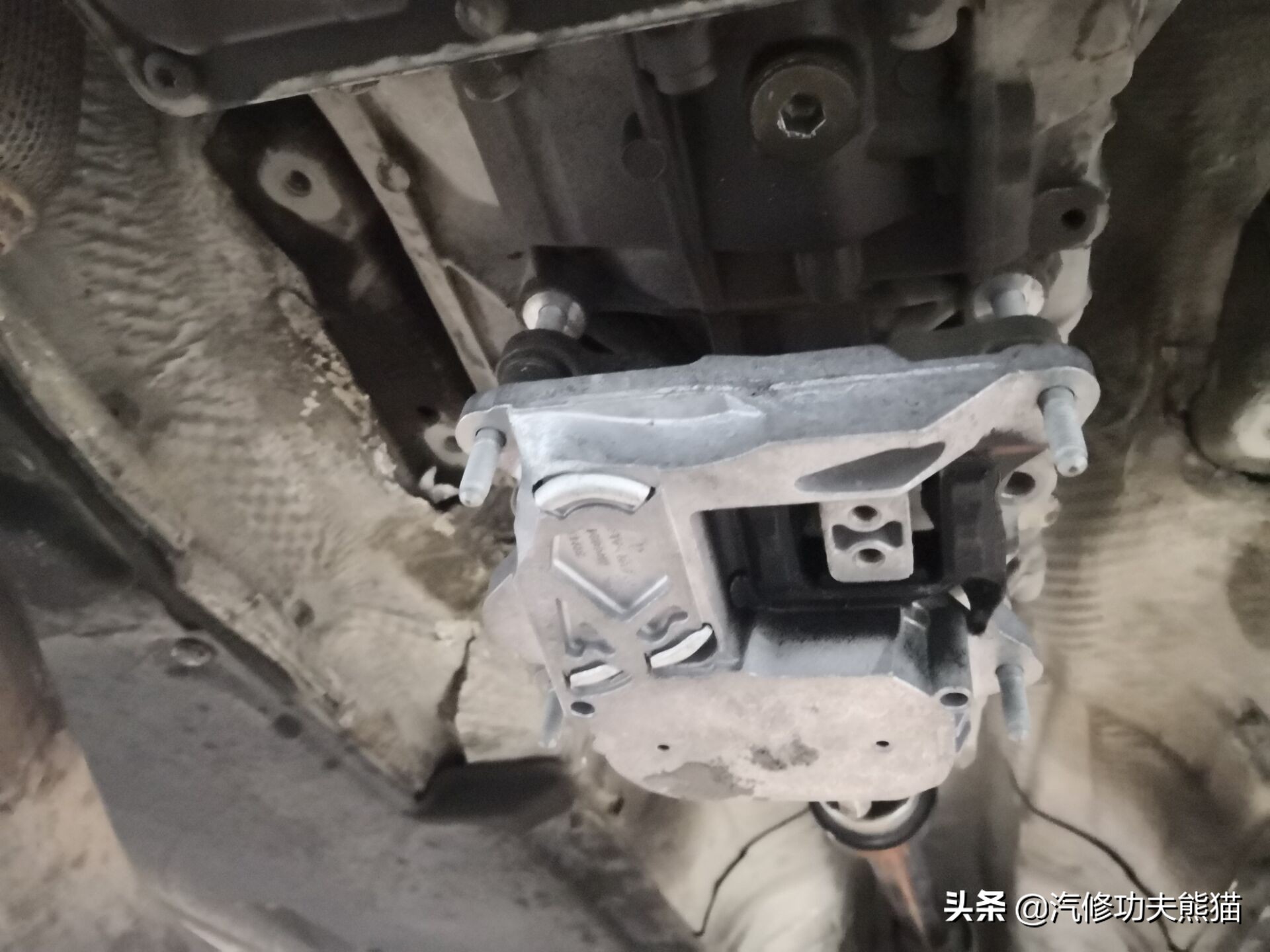 为什么都说奥迪a6l烧机油,奥迪a6l2.4烧机油原因分析