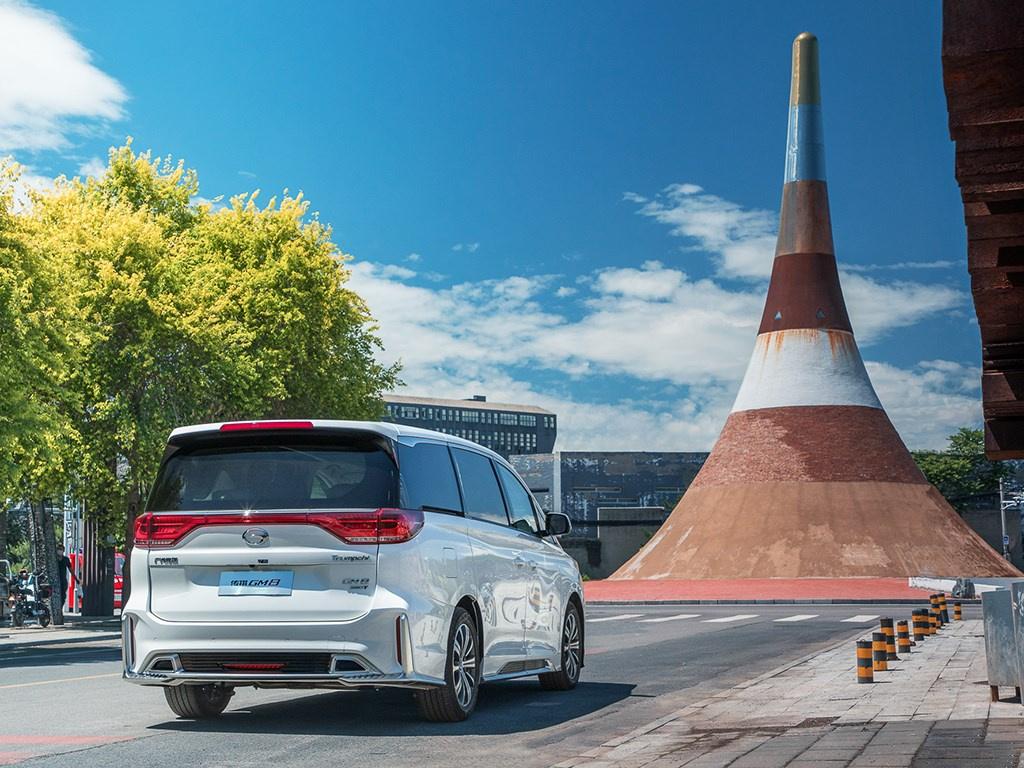 传祺gm8和别克gl8哪个驾驶感受好,传祺gm8和别克gl8参数对比