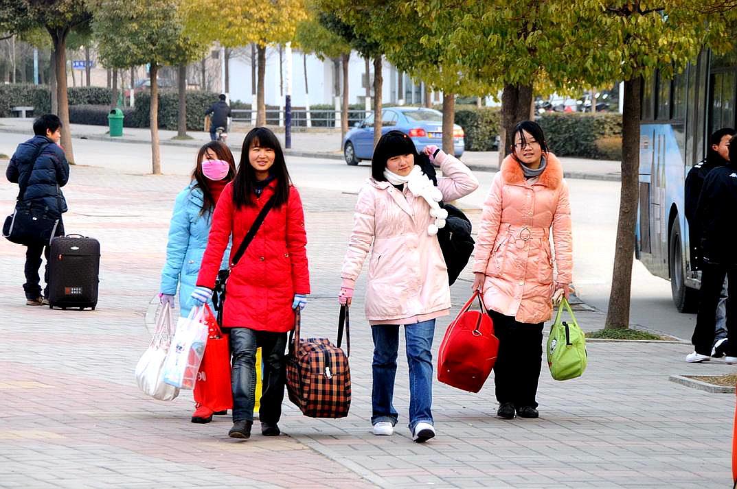 孩子，读师范吧？网友：宁要市内一张床，不要市外一套房