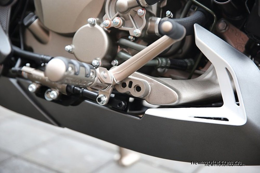 升仕310V试驾/多图:舒适好骑的运动太子车,标配ABS,全LED灯具